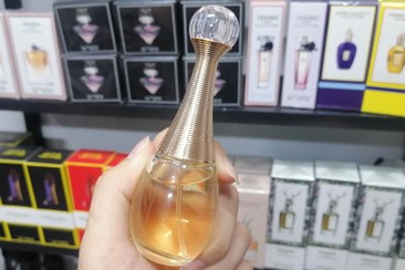 تصویر ادکلن زنانه برند وی کینگ جادور زنانه(۲۵میل) Dior - J'adore EDP viking VEKING COLO