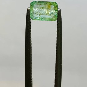 تصویر نگین زمرد كلمبيا سایز 8*5 میلی‌متر 