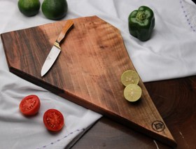 تصویر تخته گوشت چوب گردو یک تکه و دستساز 