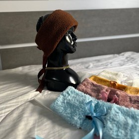 تصویر هد بند خز روسی زنانه برند طرح alo - -نسکافه ای Women's Russian Faux Fur Headband – ALO