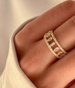 تصویر انگشتر کالر پیاژه سفید باگت 