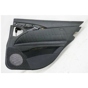 تصویر فروشگاه لوازم یدکی بنز استور