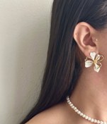 تصویر گوشواره گل صدفی دولاین 