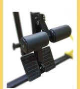 تصویر اکسسوری جاپا قایقی و تشکچه های فوم روی پای لت دستگاه رک اسکات 