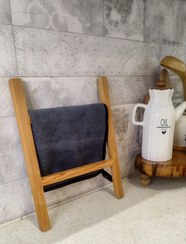 تصویر نردبان چوبی مناسب دستمال آشپزخانه 