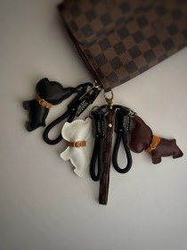 تصویر بگ سگ چرمی چارم 