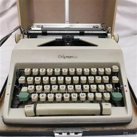 تصویر دستگاه تایپ المپیا آلمانی فلزی با کیف سالم تمیز 