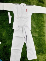 تصویر لباس جودو برند آدیداس خط دار چنس ترکیب پنبه و کتان با تخفیف ویژه - سایز 