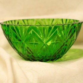 تصویر کاسه شیشه‌ای سبز 