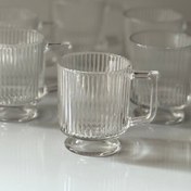 تصویر لیوان چای‌خوری پایه‌دار 