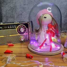 تصویر عروسک دختر روسی با باکس شیشه ای 