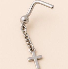 تصویر پیرسینگ بینی آویزدار صلیب 
