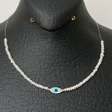 تصویر گردنبند مروارید و چشمنظر با نخ نامرئی ا Pearl necklace with invisible thread Pearl necklace with invisible thread