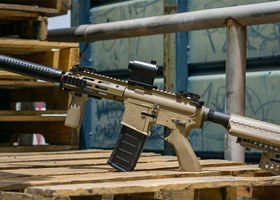 تصویر تفنگ بازی تیر ژله ای ام 4 رد دات دار مدل M4 1801 