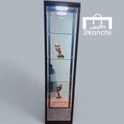 تصویر ویترین شیشه ای با فریم فلزی 