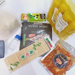 تصویر پک سوشی با ترشیجات 