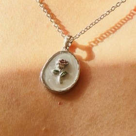 تصویر گردنبند رز میناکاری 