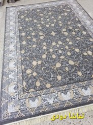 تصویر فرش ماشینی ۵۰۰ شانه طرح تماشا دودی کاشان – خرید قالی کاشان با قیمت کارخانه. 
