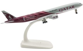 تصویر ماکت هواپیما بوئینگ 777 قطر | Airplane Model 20CM Boeing 777 Qatar Airways 