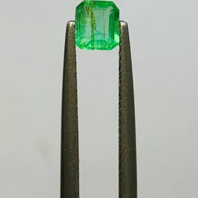 تصویر نگین زمرد پنجشير سایز 5*4 میلی‌متر 