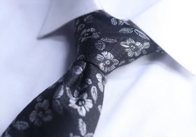 تصویر کراوات مشکی طوسی طرحدار گل برگ برند Piero Butti 