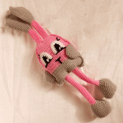 تصویر عروسک دست باف خرگوش متحرک 