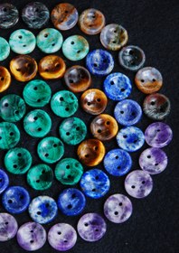 تصویر دکمه سنگی طبیعی گرد 