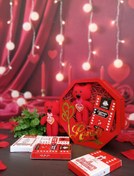 تصویر گیفت ولنتاین همراه با شکلات عشق تنها دلیل زندگی است 