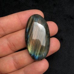 تصویر نگین لابرادوریت تراش بیضی با لابرادورنسی لیزری هفت رنگ باکیفیت Labradorite