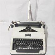 تصویر ماشین تایپ تحریر المپیا فارسی بدنه فلز آلمان پهلوی 