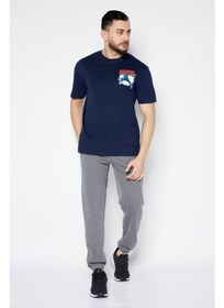 تصویر تی‌شرت مردانه آستین کوتاه یقه گرد با طرح گرافیکی، آبی تیره برند marvel Men Crew Neck Short Sleeve Graphic Print T-Shirt, Navy Blue