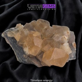 تصویر رمبوئدر هرم طلایی 