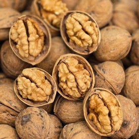 تصویر گردو باپوست بلغار 