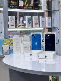 تصویر آیفون ۱۳ نرمال ظرفیت ۱۲۸ گیگابایت دو سیم‌کارت کارکرده با اشانتیون 