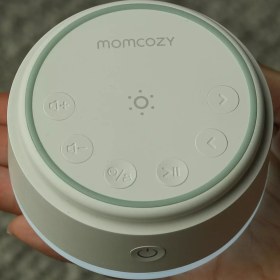 تصویر دستگاه وایت نویز momcozy 