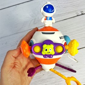 تصویر اسباب بازی بیزی بال مدل فضانورد مناسب تقویت دستورزی کودک +۶ ماه 