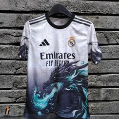 تصویر لباس فوتبال رئال طرح دراگون سفید همراه شلوارک 