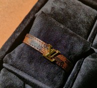 تصویر دستبند چرم LV 