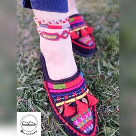 تصویر گیوه گلدوزی شده 