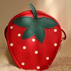 تصویر کیف توت فرنگی دوشی 