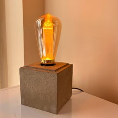 تصویر چراغ رومیزی دکوبهار طرح مکعبی 