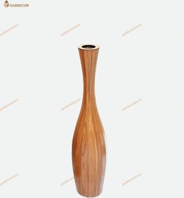 تصویر گلدان کنار سالنی چوبی 