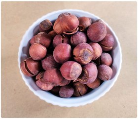 تصویر فندق با پوست شکسته 