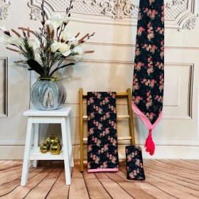 تصویر روسری مشکی گل گلی 