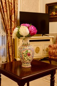 تصویر گلدان چینی قلم کاری شده 