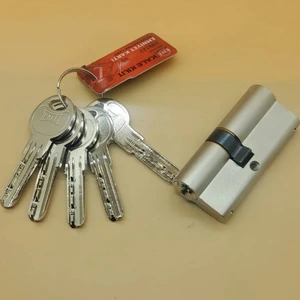 تصویر فروشگاه ابزار یراق لاک سنتر