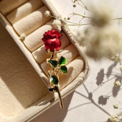 تصویر سنجاق سینه گل رز 