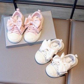 تصویر کتانی دخترانه پاپیوندار سایز ۲۹ تا ۳۰ با جنس ساتن 