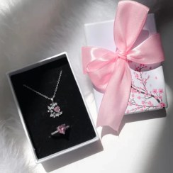 تصویر جعبه گردنبند و نیسمت شکوفه گیلاس 