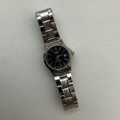 تصویر ساعت مچی زنانه کاسیو صفحه مشکی با بند استیل 